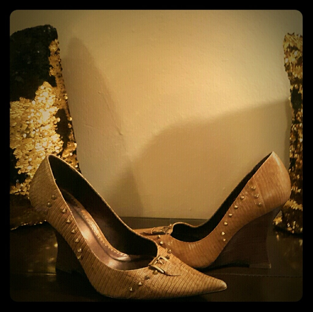 Luichiny Wedges